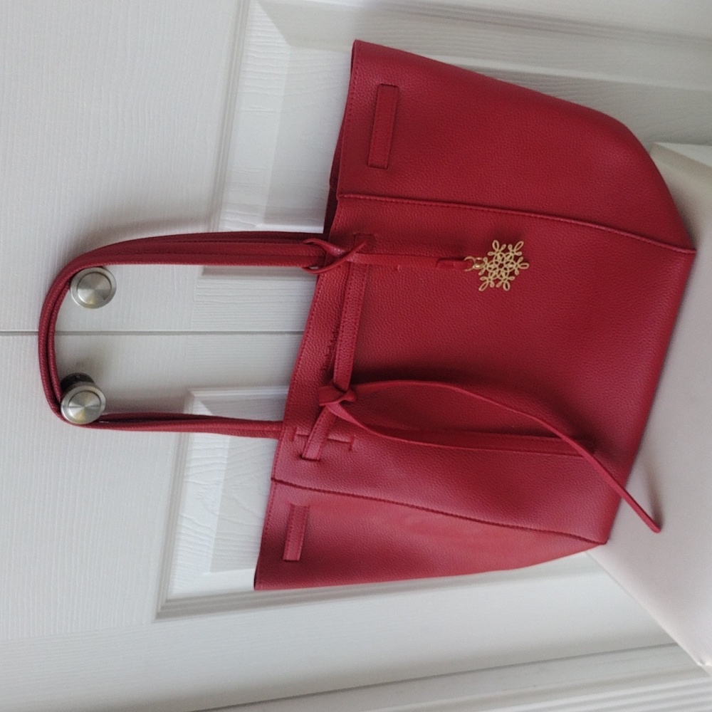Elegant Red Tote Bag - Picture 4 of 17